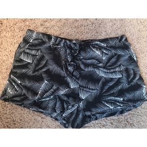 GAP black and white palm print linen shorts